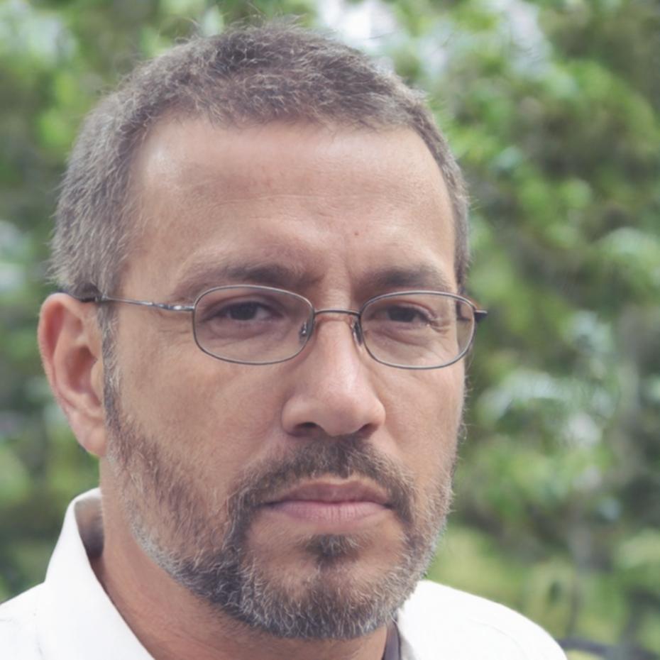 Retrato profesional de Joaquín Mendizábal, analista financiero senior